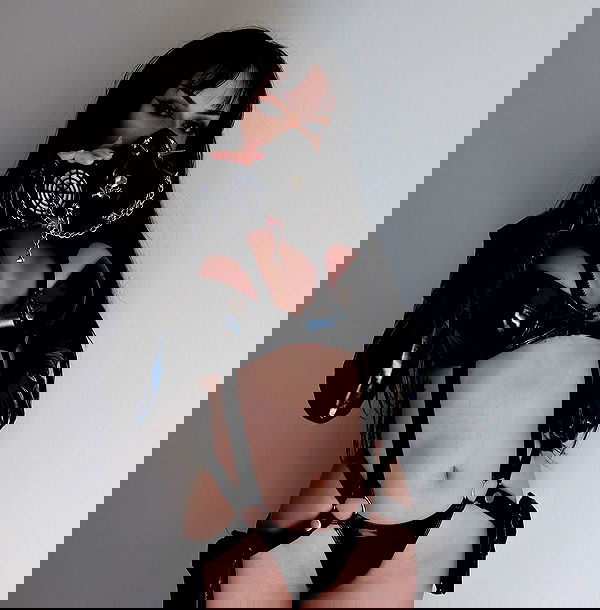 nikkibitez nikkibitez archive image