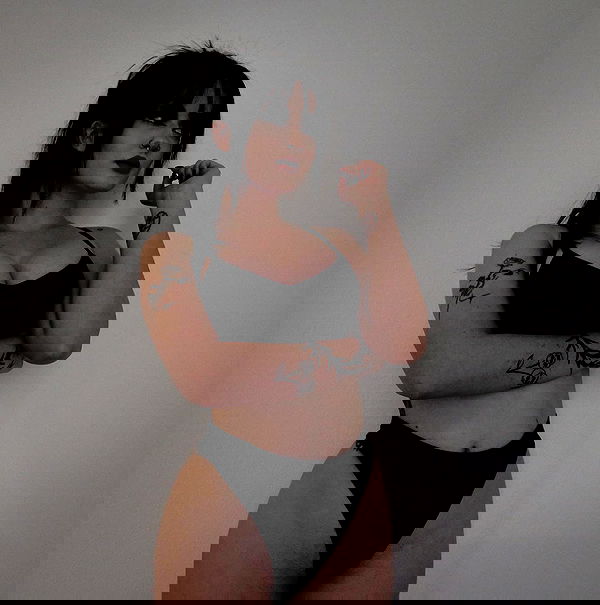 nikkibitez nikkibitez archive image