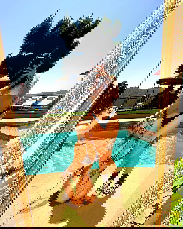 nikkibitez nikkibitez archive image