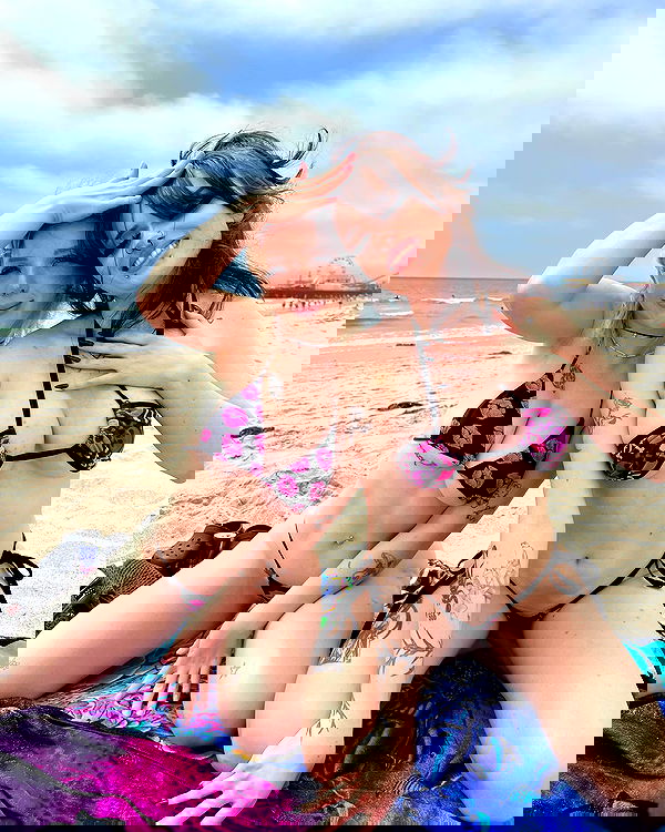 nikkibitez nikkibitez archive image