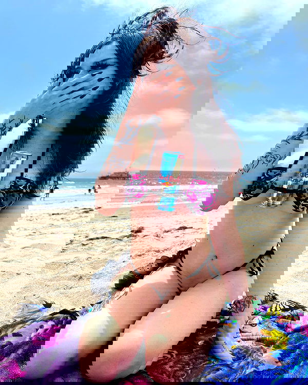 nikkibitez nikkibitez archive image