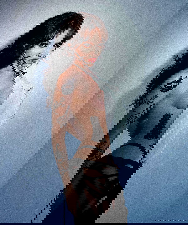 nikkibitez nikkibitez archive image