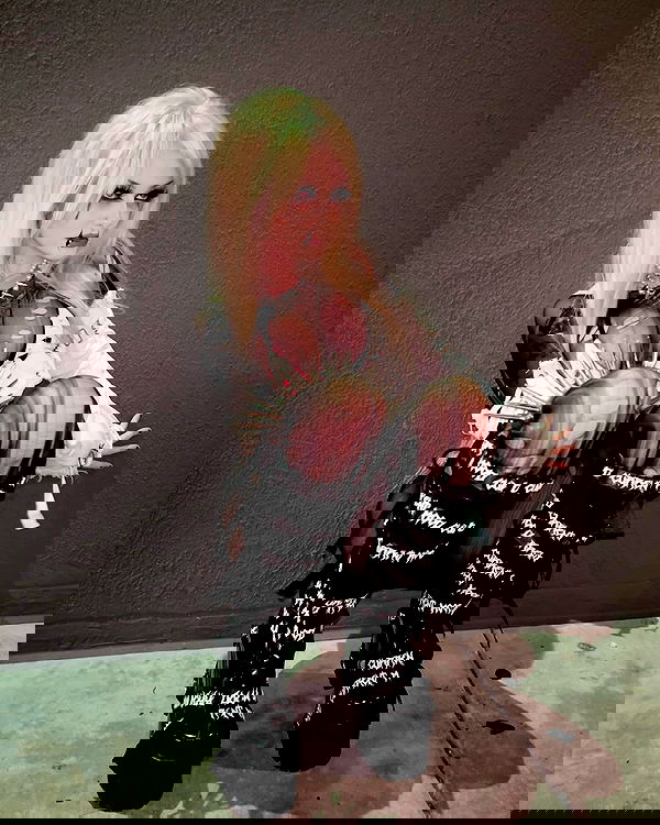 nikkibitez nikkibitez archive image