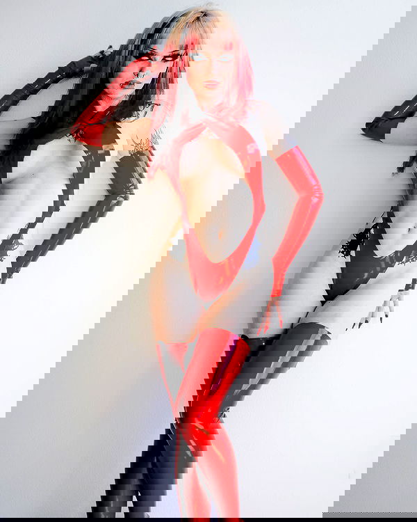 nikkibitez nikkibitez archive image