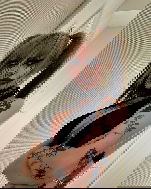 nikkibitez nikkibitez archive image