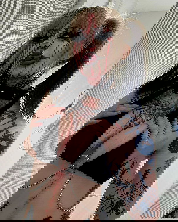 nikkibitez nikkibitez archive image