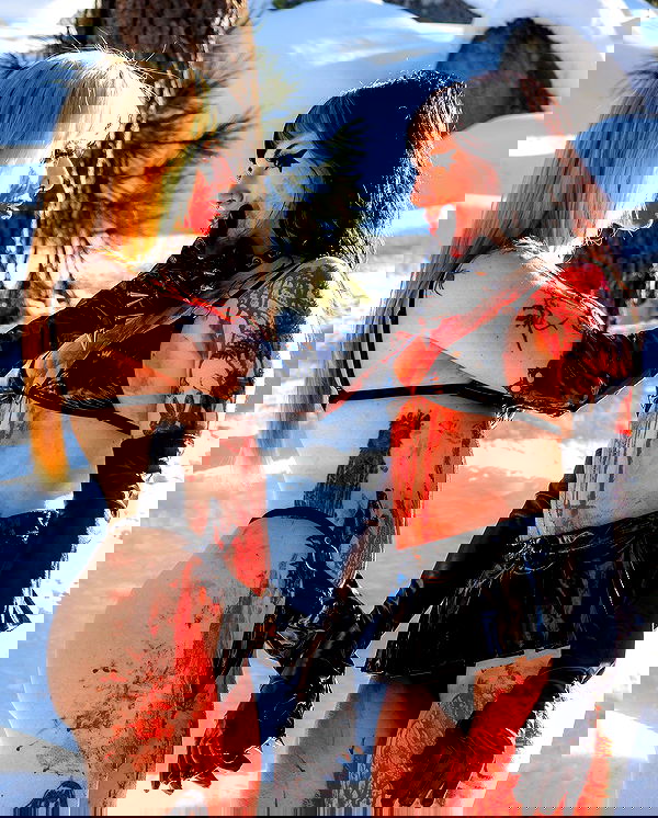 nikkibitez nikkibitez archive image