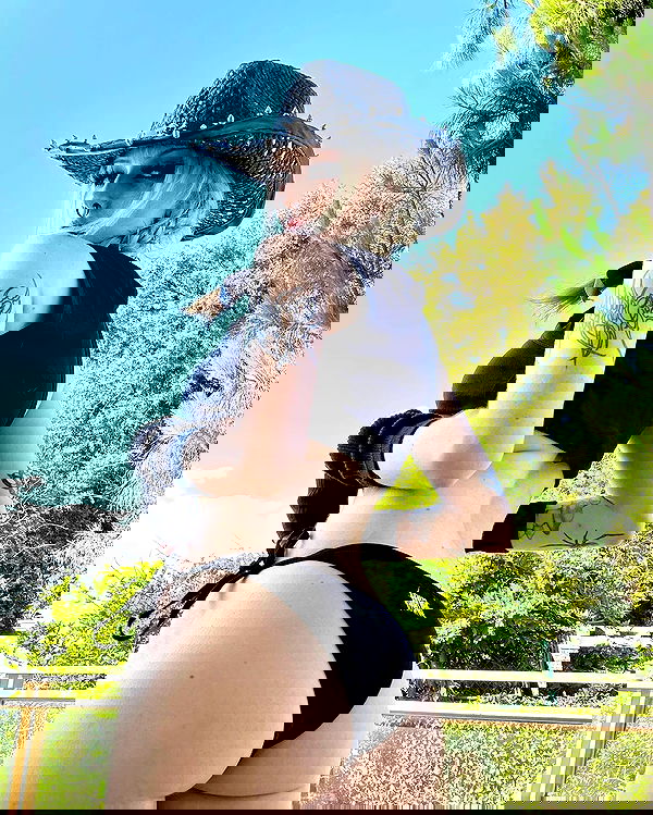 nikkibitez nikkibitez archive image