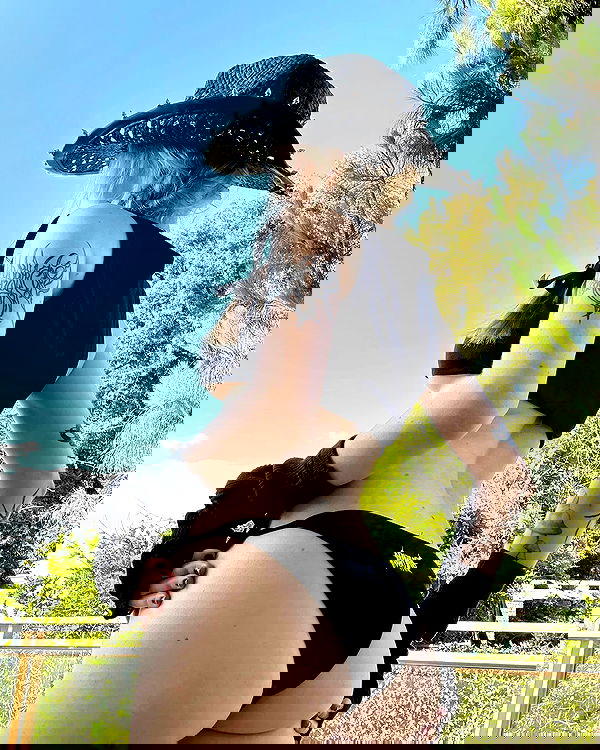 nikkibitez nikkibitez archive image