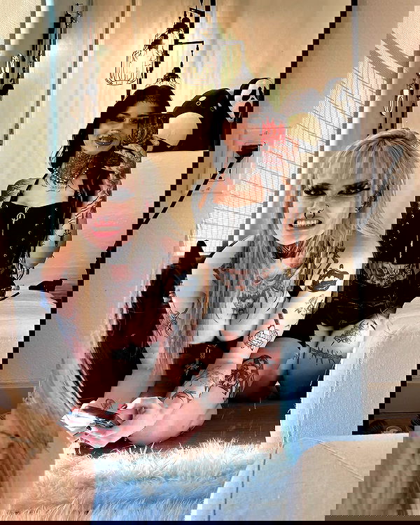 nikkibitez nikkibitez archive image