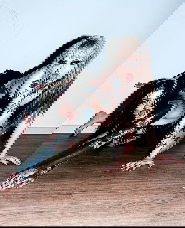 nikkibitez nikkibitez archive image