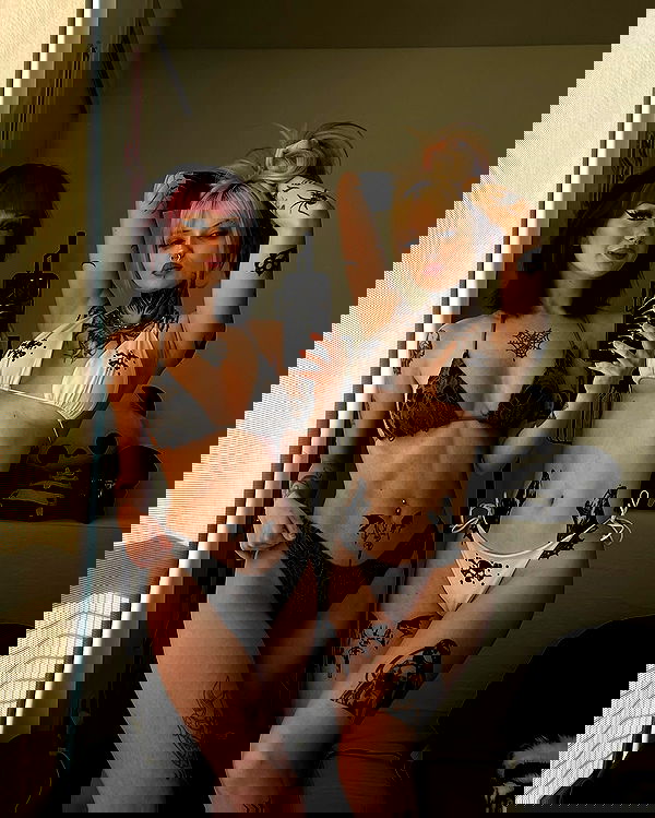 nikkibitez nikkibitez archive image