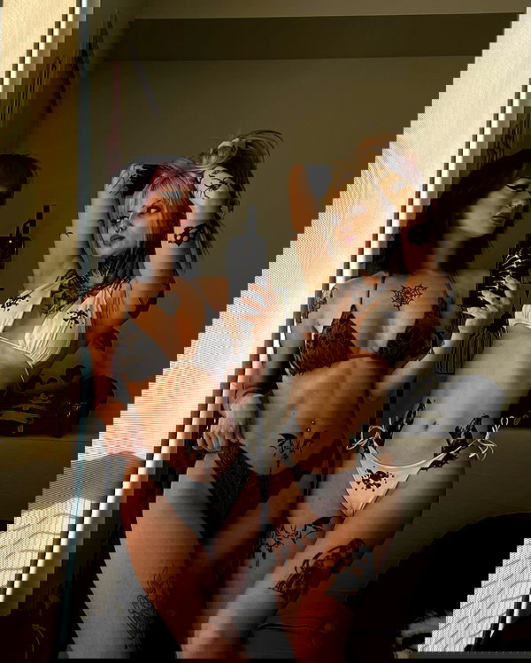 nikkibitez nikkibitez archive image