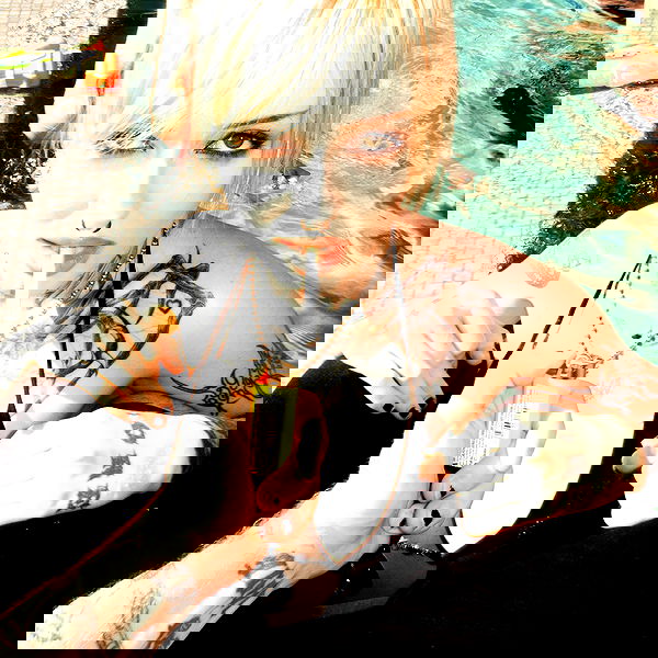 nikkibitez nikkibitez archive image