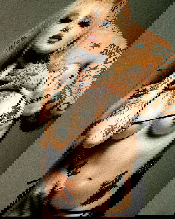 nikkibitez nikkibitez archive image