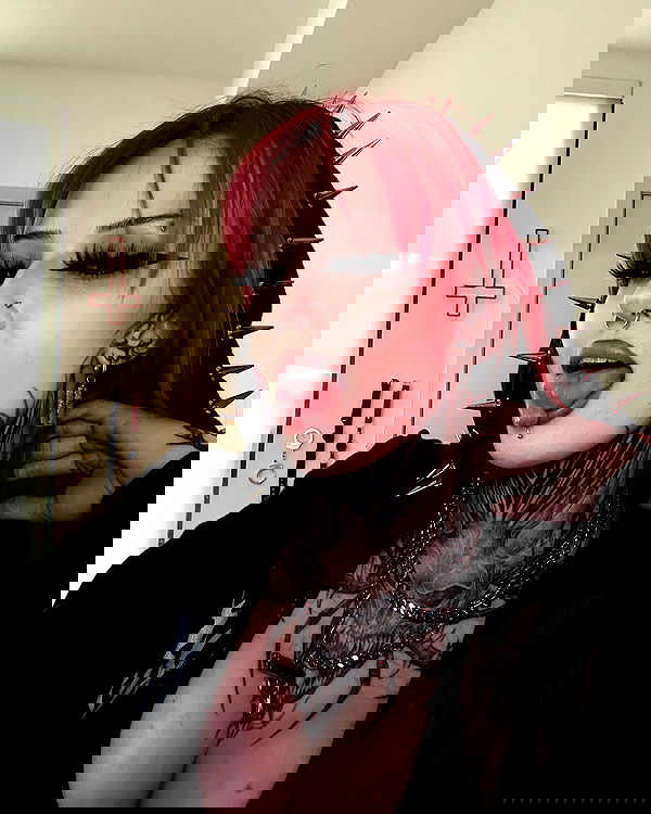 nikkibitez nikkibitez archive image