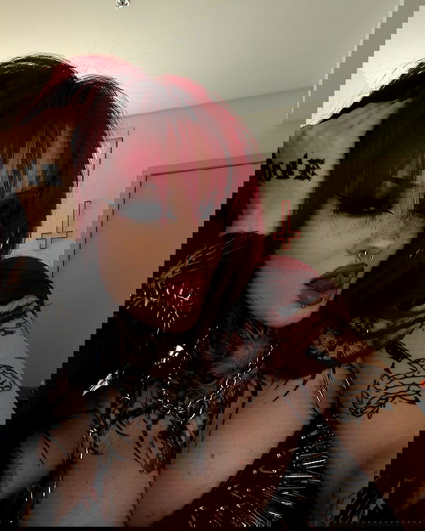 nikkibitez nikkibitez archive image