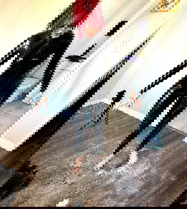 nikkibitez nikkibitez archive image