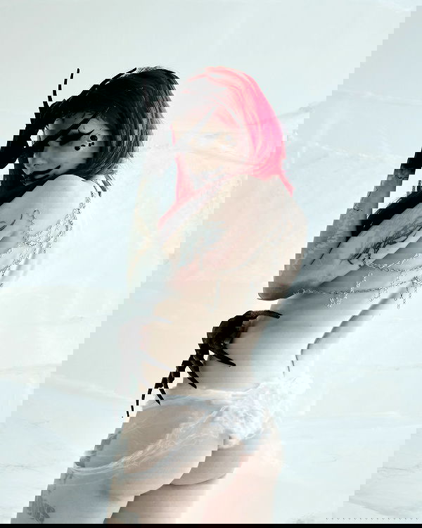 nikkibitez nikkibitez archive image