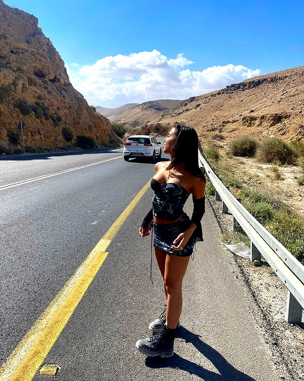 noa_mendel_ instagram image archive image