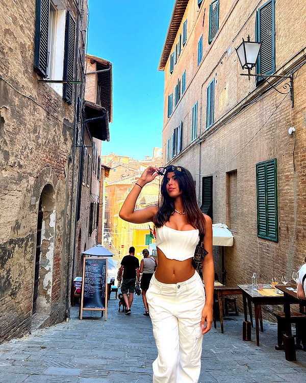 noa_mendel_ instagram image archive image
