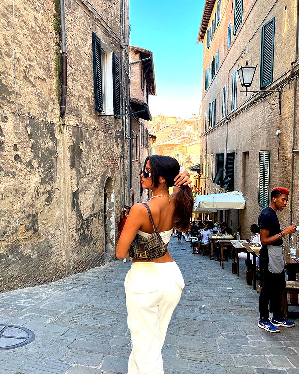 noa_mendel_ instagram image archive image