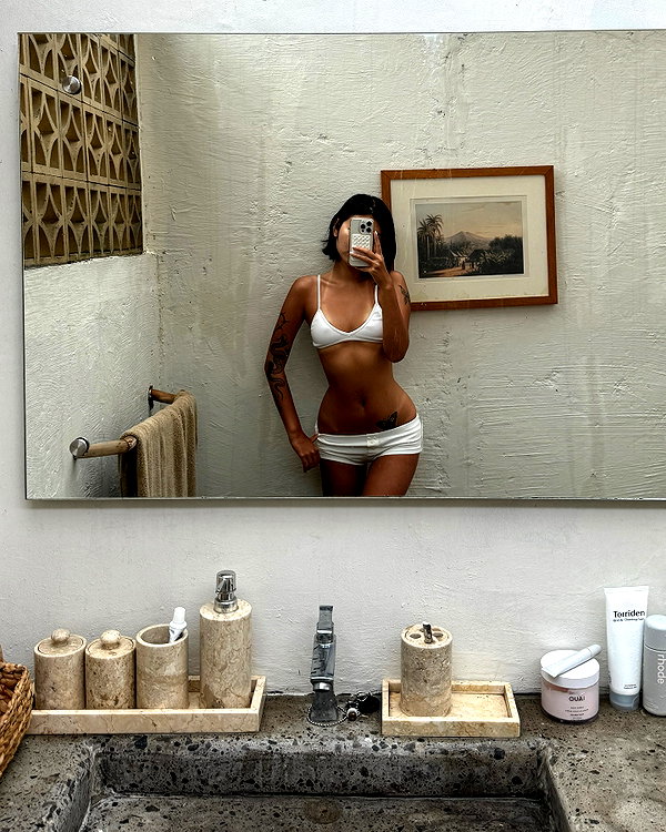 oanhdaqueen instagram image archive image