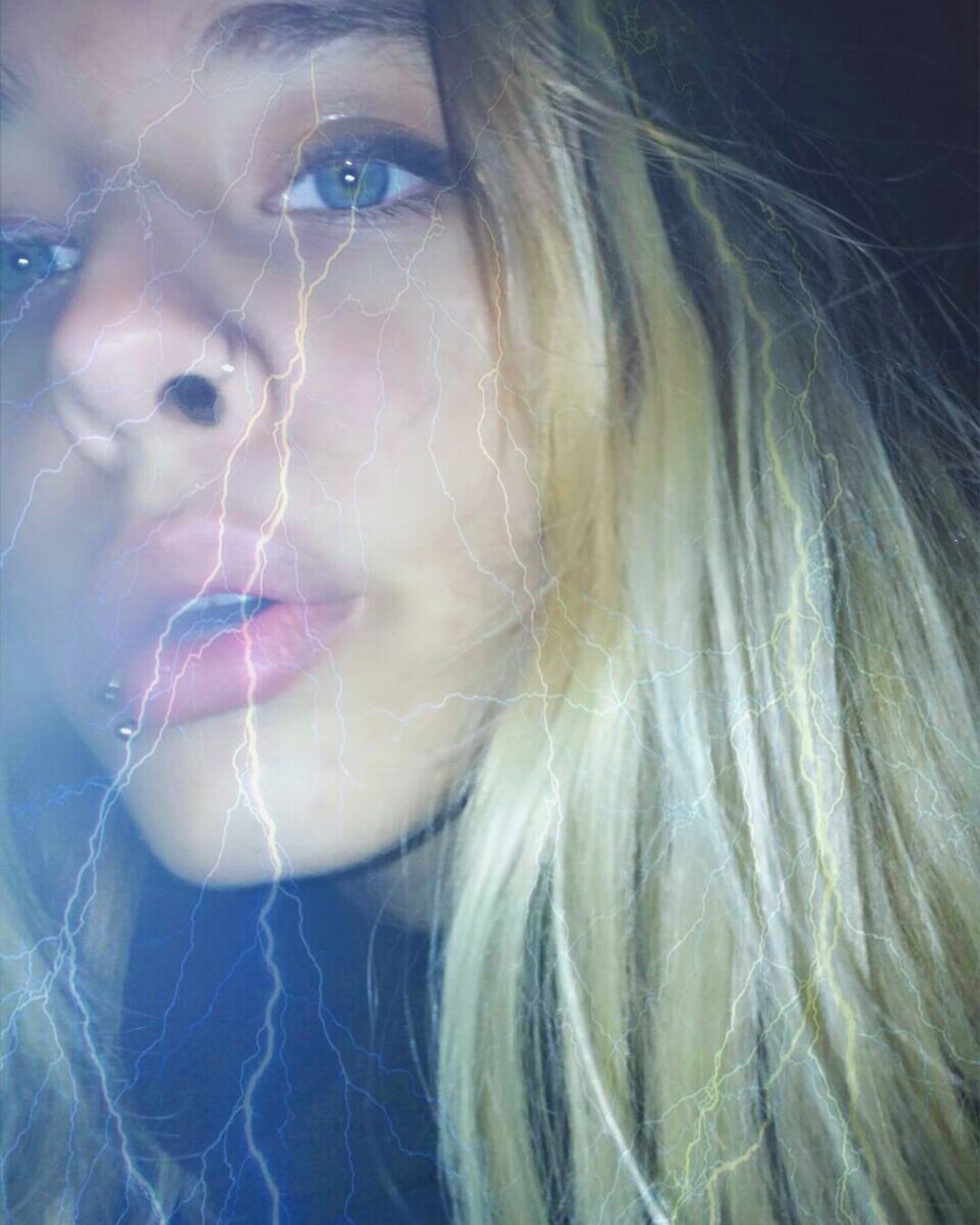 ronyida_ instagram image archive image