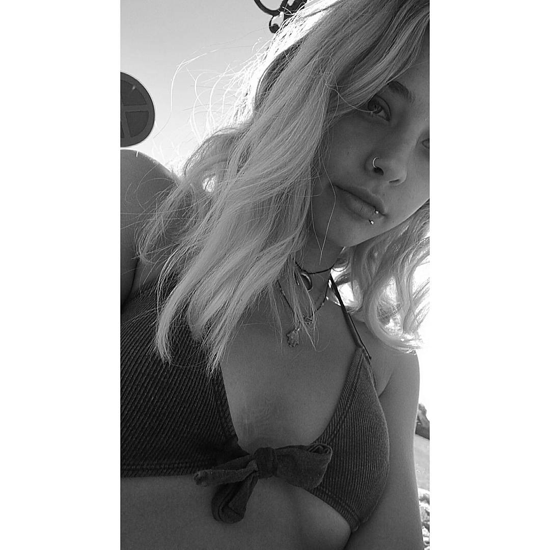 ronyida_ instagram image archive image