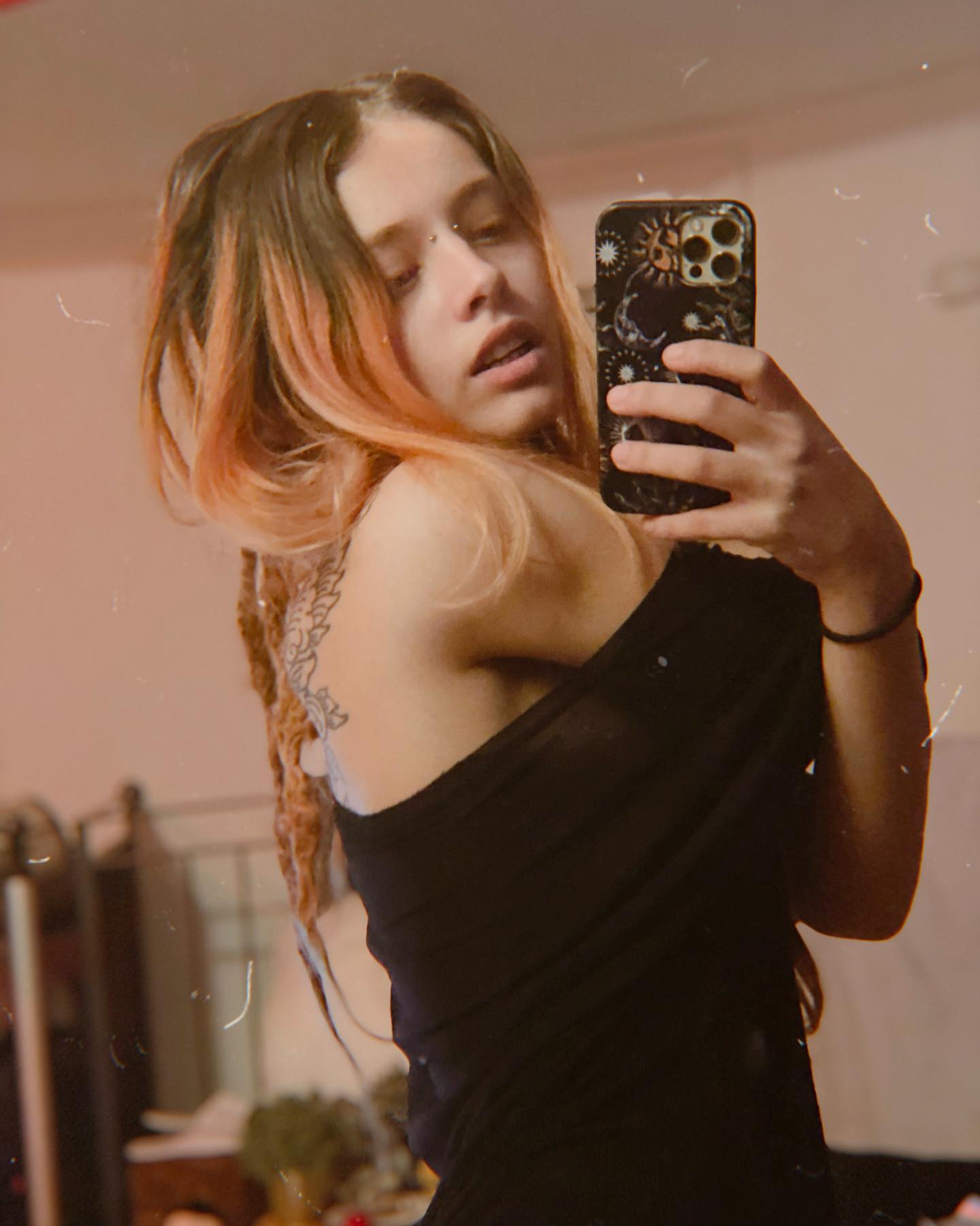 ronyida_ instagram image archive image