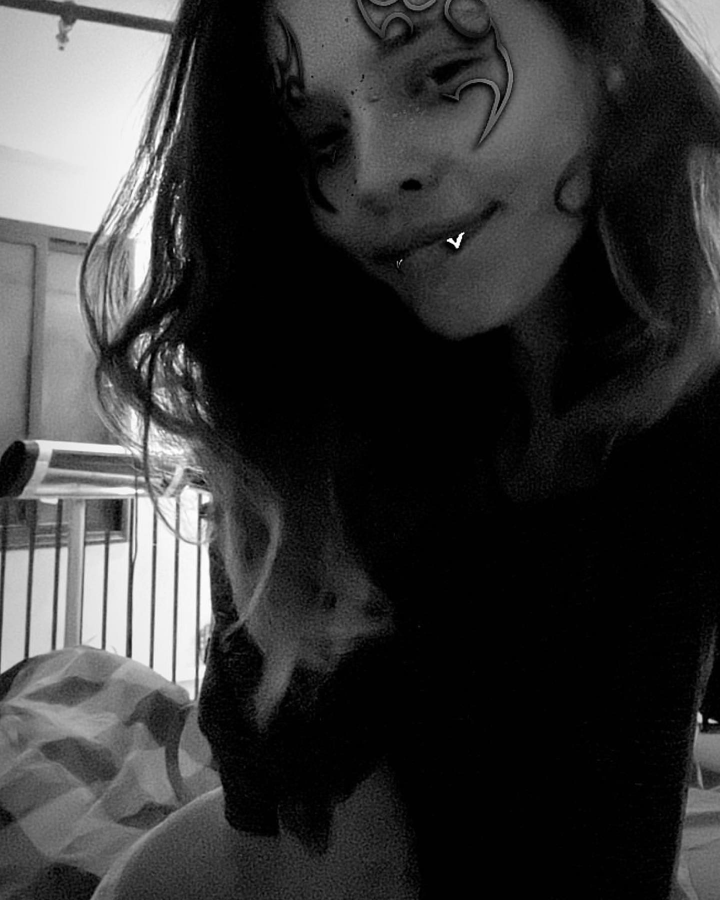 ronyida_ instagram image archive image