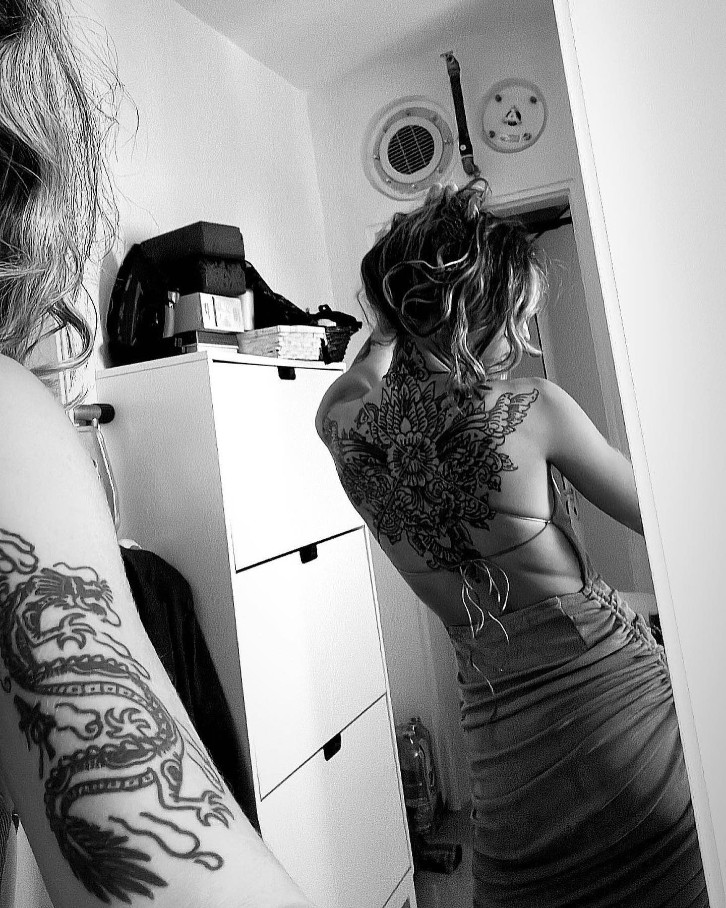 ronyida_ instagram image archive image