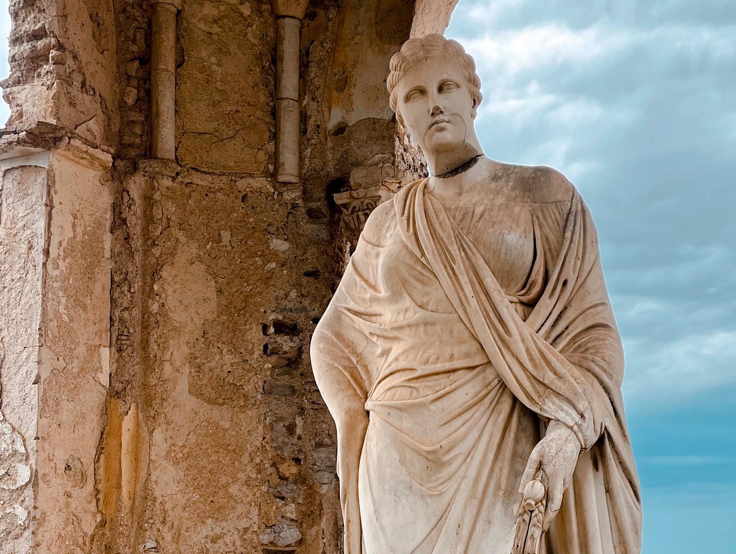 ronyida_ instagram image archive image