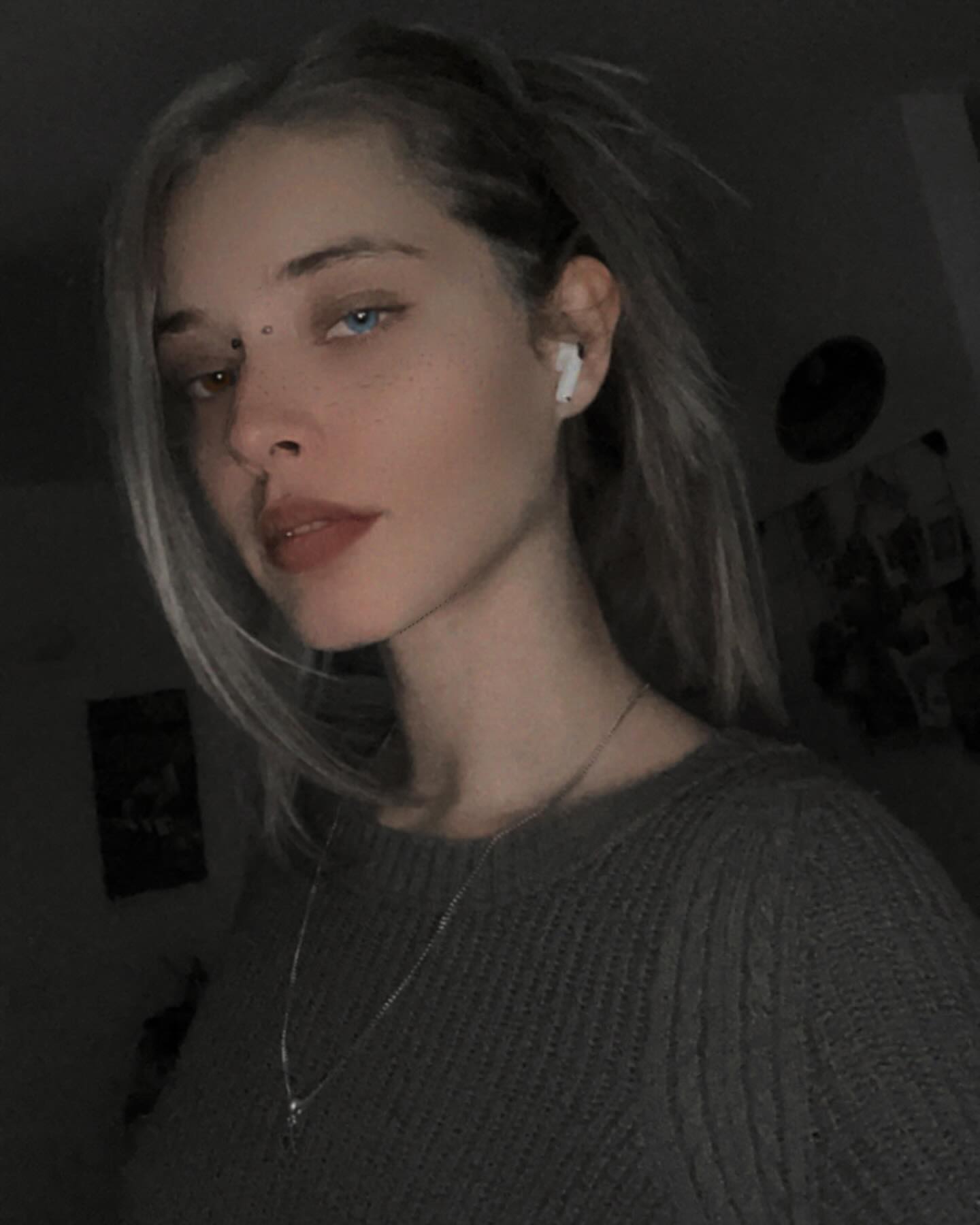 ronyida_ instagram image archive image