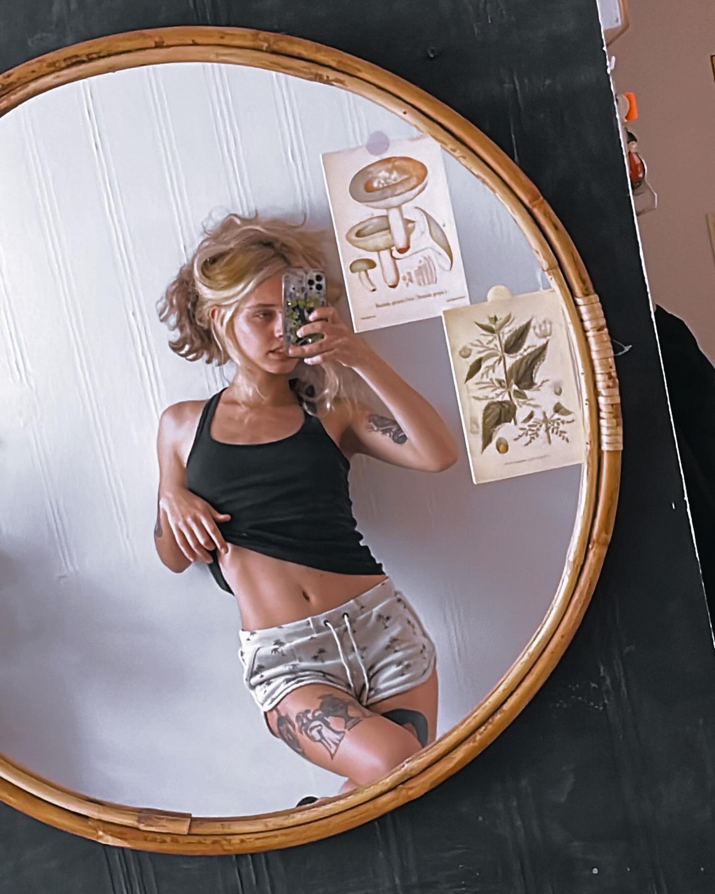 ronyida_ instagram image archive image