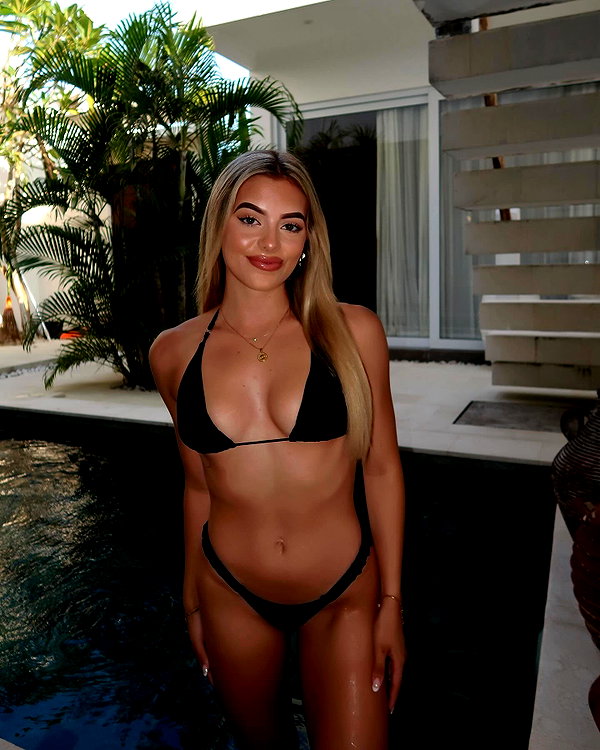 sandrineburgess instagram image archive image