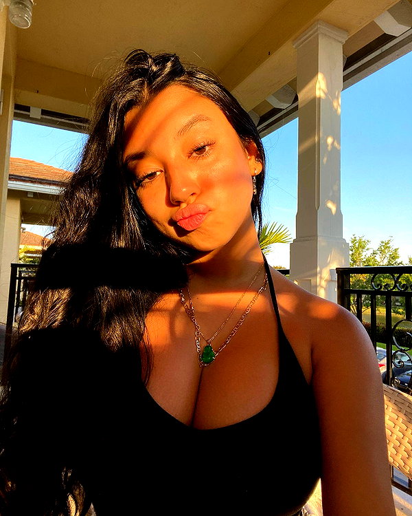 sariixo_ instagram image archive image