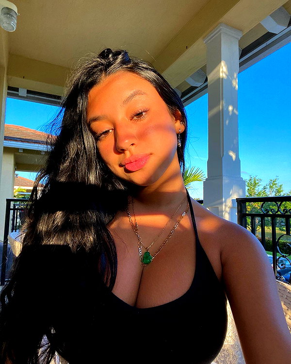 sariixo_ instagram image archive image