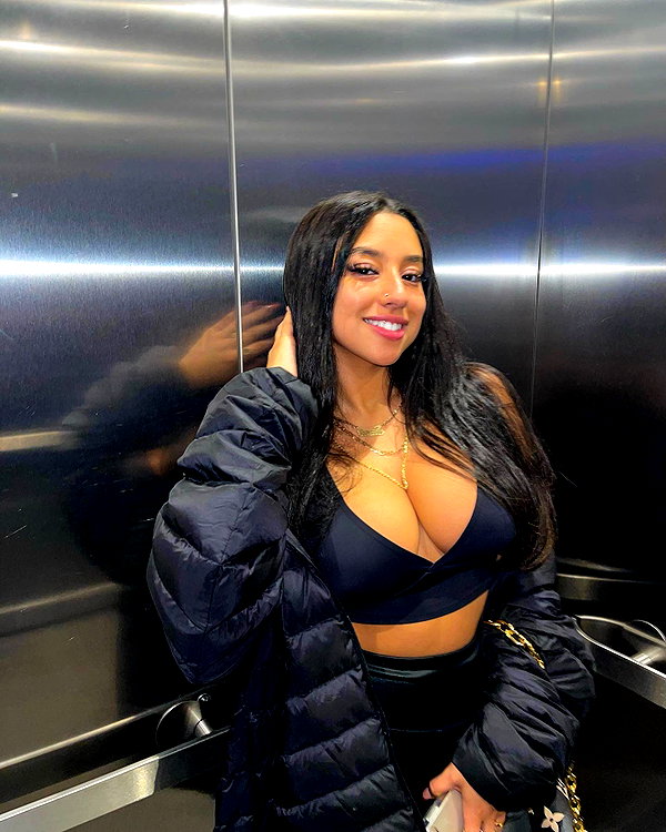 sariixo_ instagram image archive image