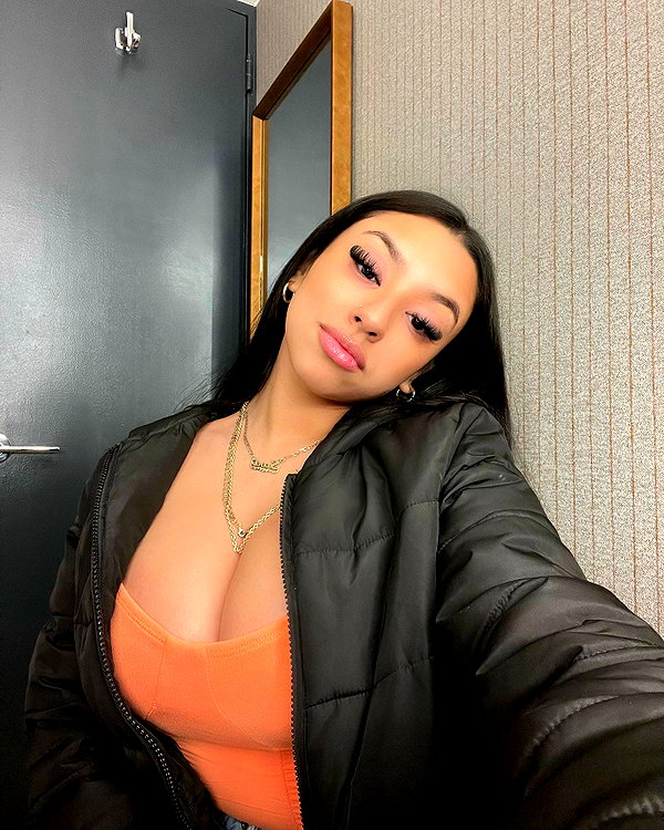 sariixo_ instagram image archive image