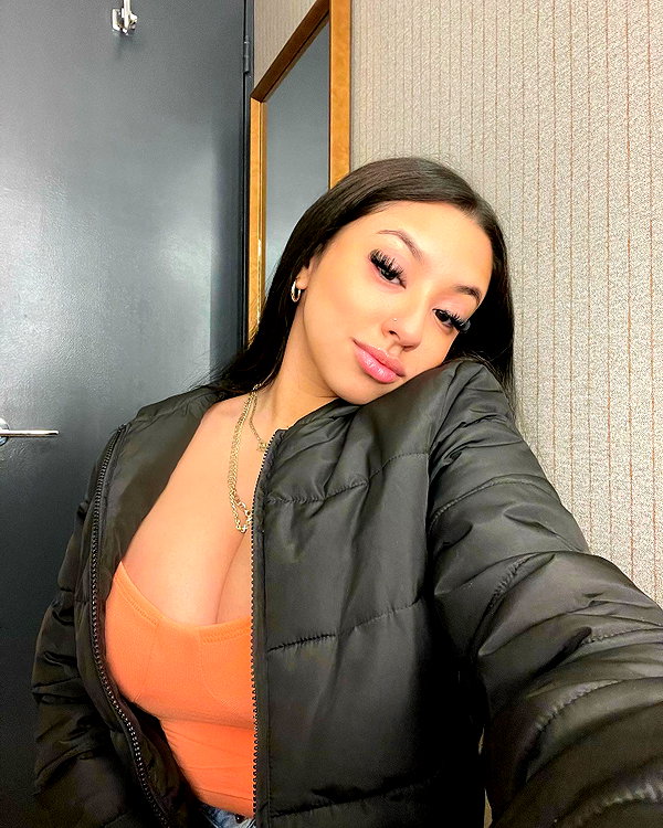 sariixo_ instagram image archive image