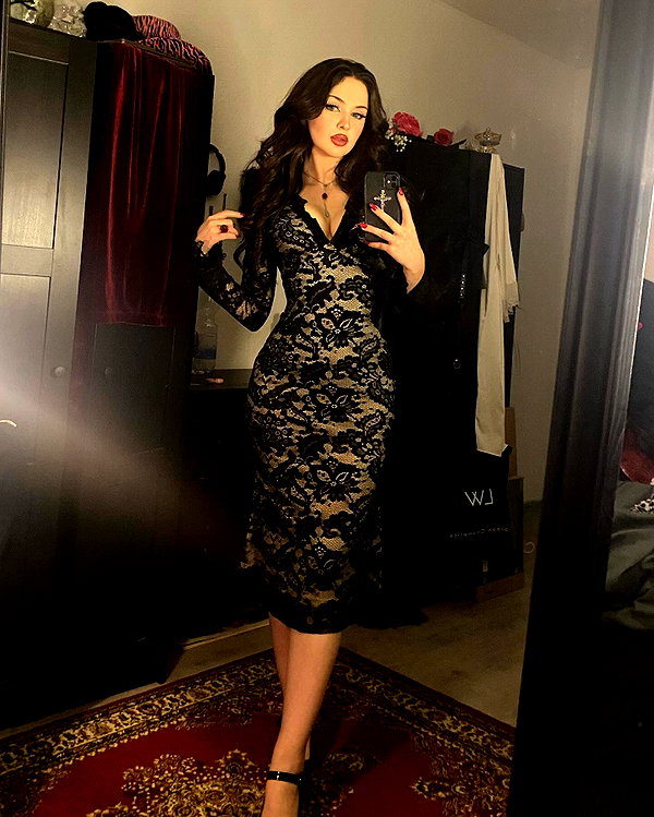 scarlettzofi instagram image archive image