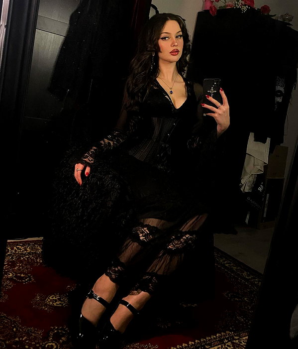 scarlettzofi instagram image archive image