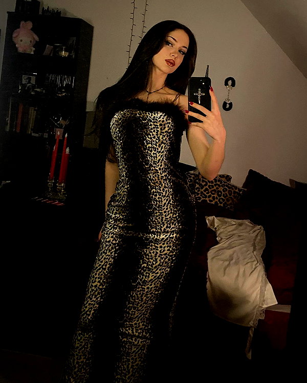 scarlettzofi instagram image archive image