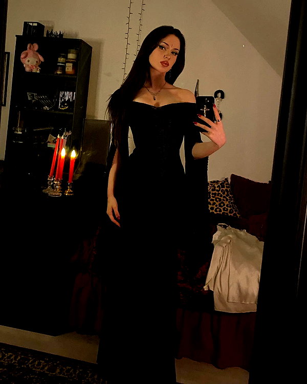 scarlettzofi instagram image archive image