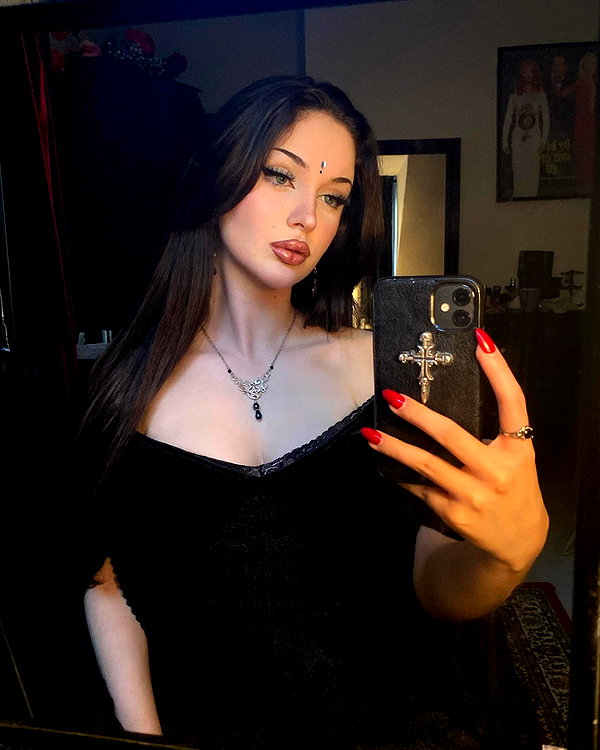 scarlettzofi instagram image archive image