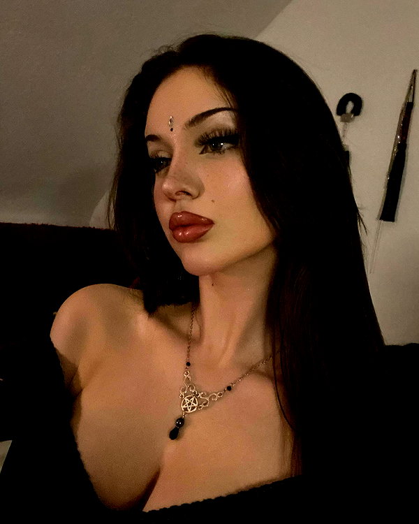 scarlettzofi instagram image archive image