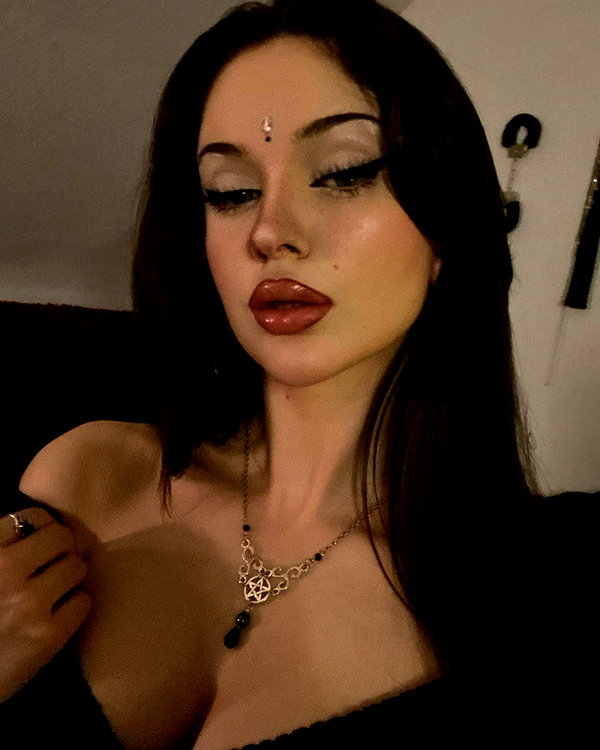scarlettzofi instagram image archive image