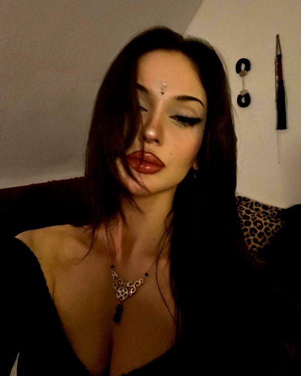 scarlettzofi instagram image archive image