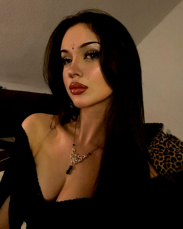 scarlettzofi instagram image archive image
